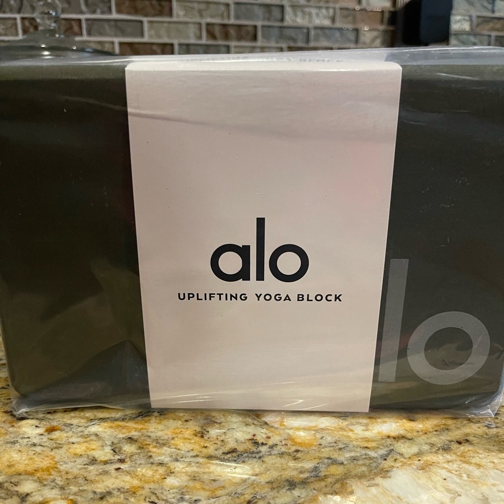 Alo yoga block for yoga